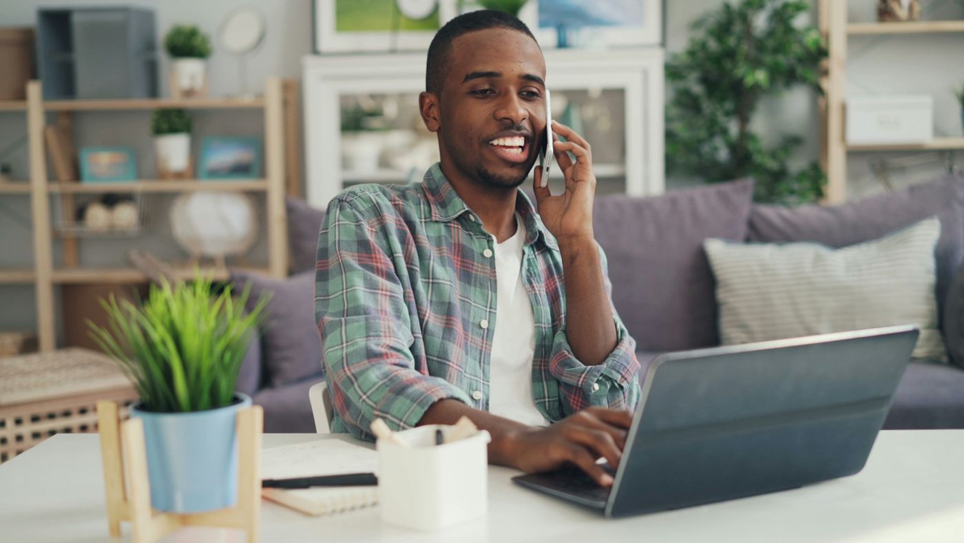Sales agent following up a lead by phone